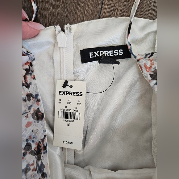 NWT 🔴 Express Floral Hi/Lo Faux Wrap Dress - SIZE M - Picture 8 of 14